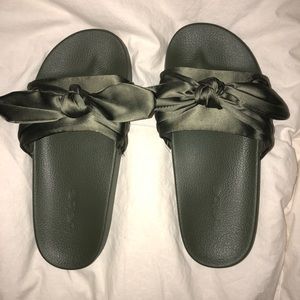Bebe slides green rib ion
